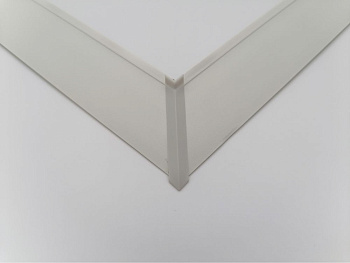 98104 угол внешний 90 гр.,черный к плинтусу PL